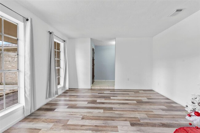 Building Photo - 22142 Pearl Lake Dr