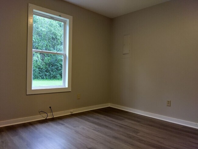 Building Photo - 7446 Bellehaven Dr