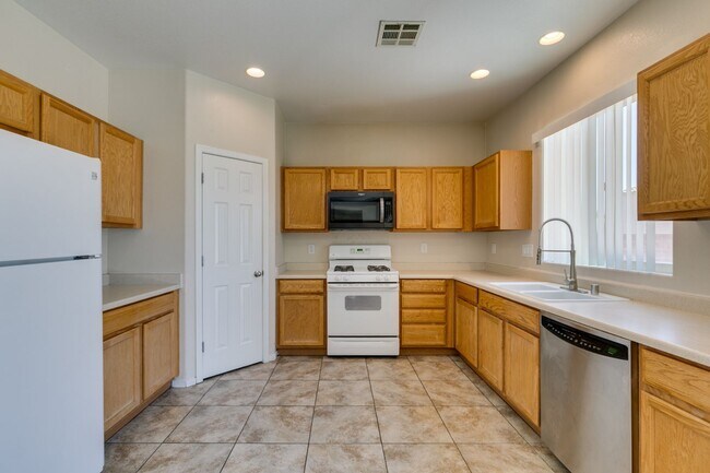 Building Photo - Large home near Aliante*Close to area schools and shopping centers*