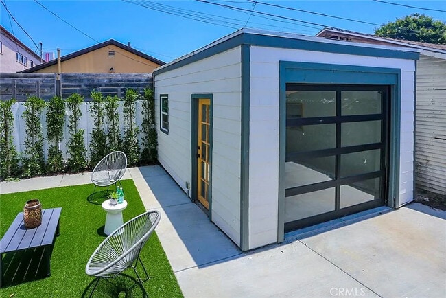 Building Photo - 3816 Goldwyn Terrace