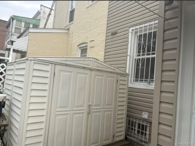 Building Photo - 85-43 67th Dr