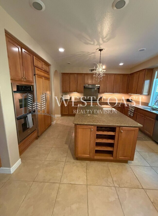 Building Photo - Spacious 5-Bedroom Luxury Home with 5.25 Baths in Temecula – Over 4,300 Sq Ft