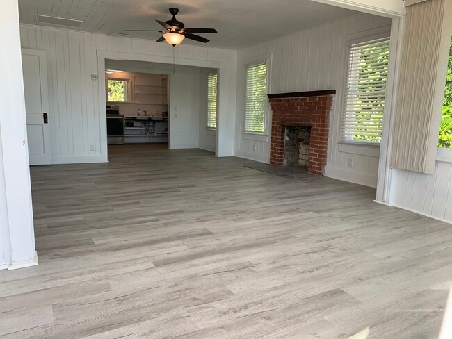 Building Photo - 7140 Longboat Dr E