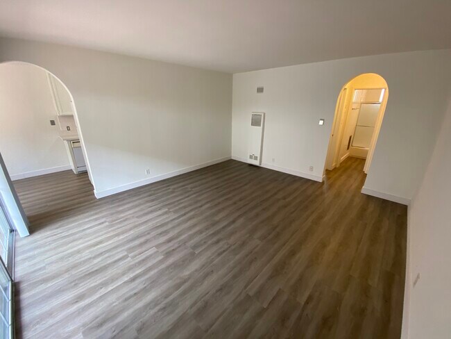 Building Photo - key3608