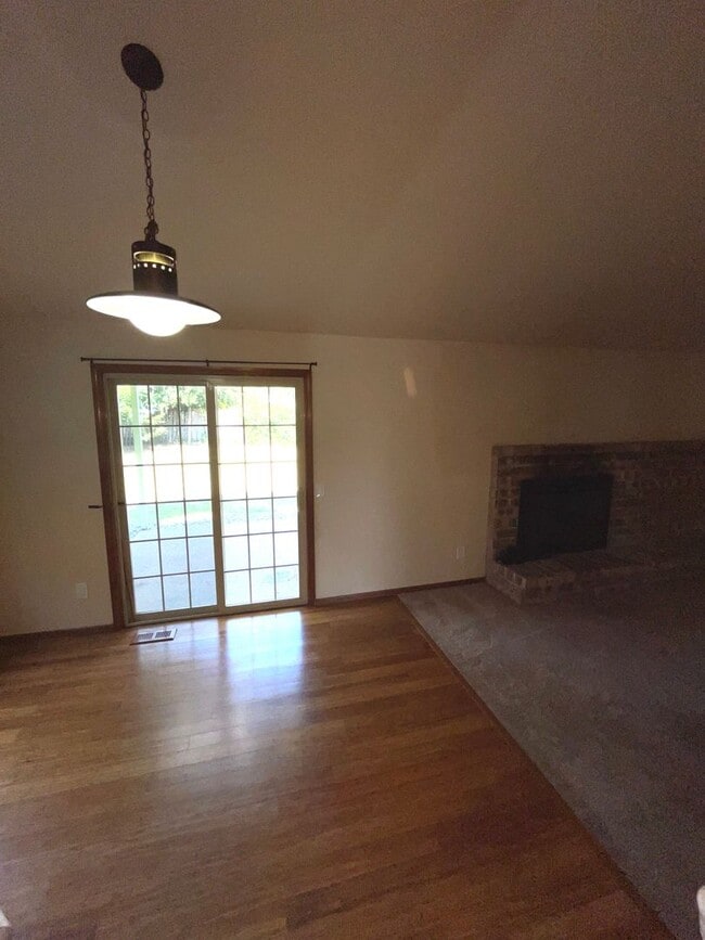 Building Photo - Cute Home with large yard in Hillsboro