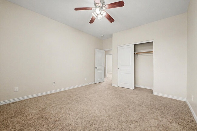 Building Photo - 8425 W Northview Ave