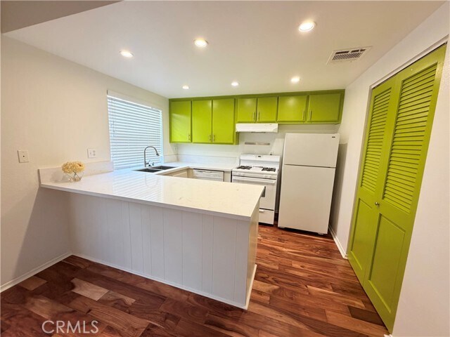 Building Photo - 511 S El Molino Ave