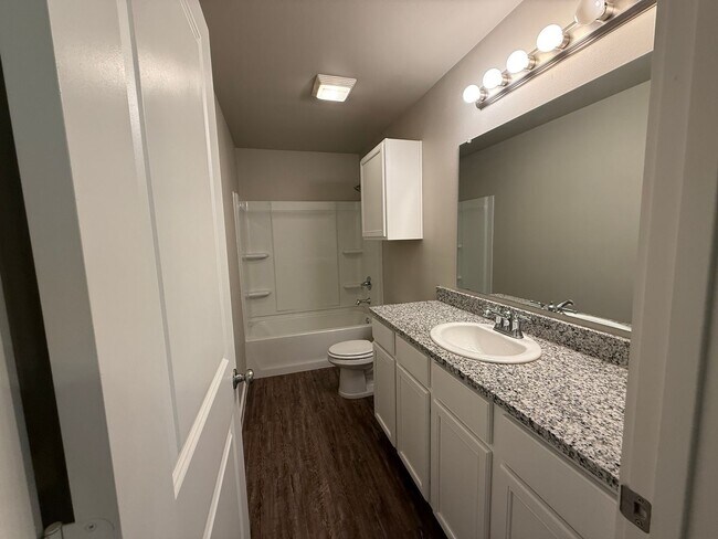 Building Photo - 509 E 21st St