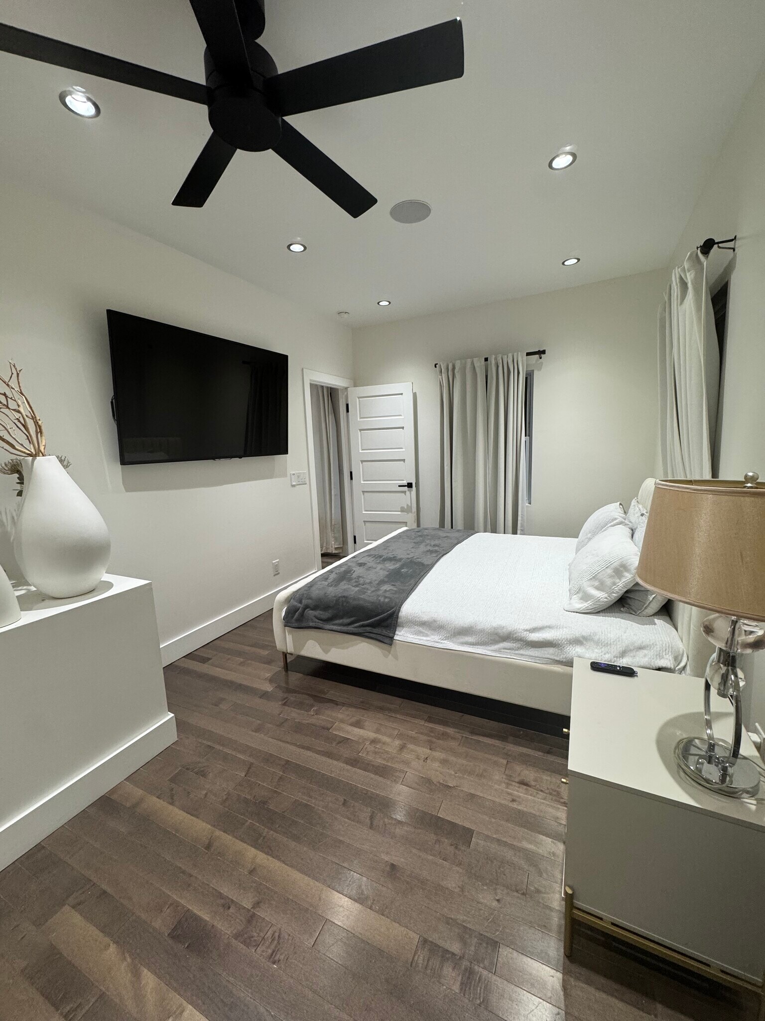 Master bedroom - 253 35th Ave N