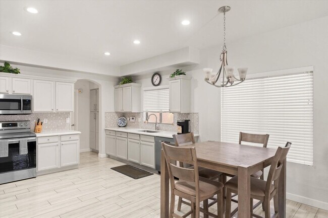 Building Photo - 16310 N 151st Ave