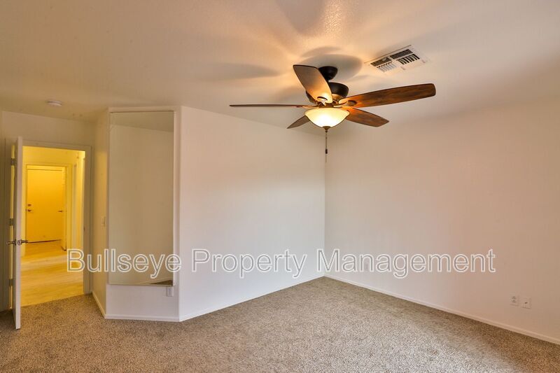 Building Photo - 1697 N La Fresa Dr