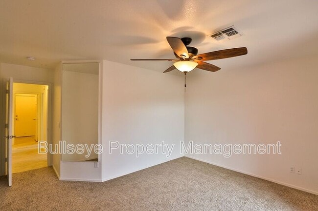 Building Photo - 1697 N La Fresa Dr