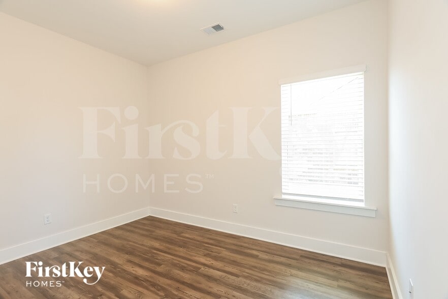 Building Photo - 1414 Woodridge Pl