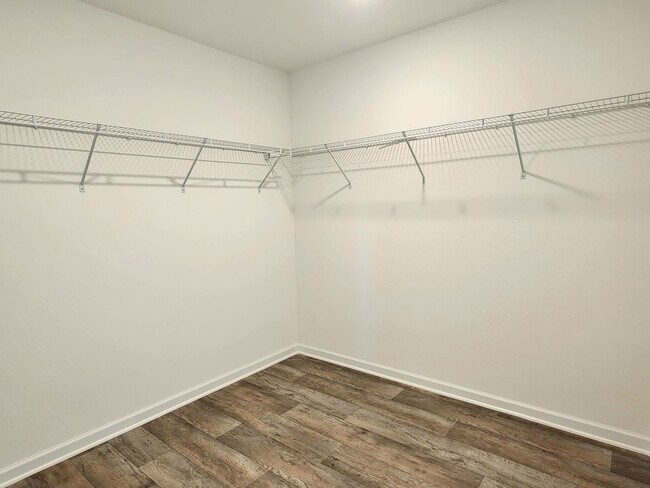 Building Photo - Lovely 4/2 available now in Raley Farms of...