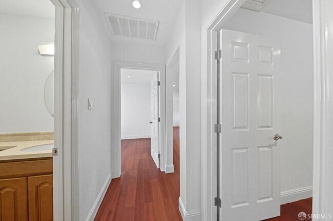 Building Photo - 2061 Ahneita Dr