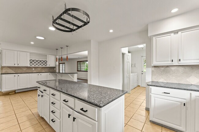 Building Photo - 1201 W 12th St