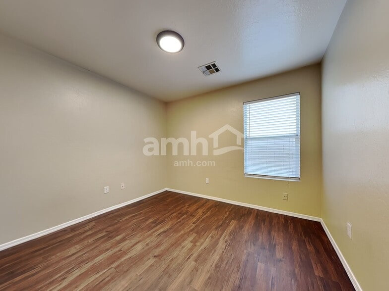 Building Photo - 10661 E Plata Ave