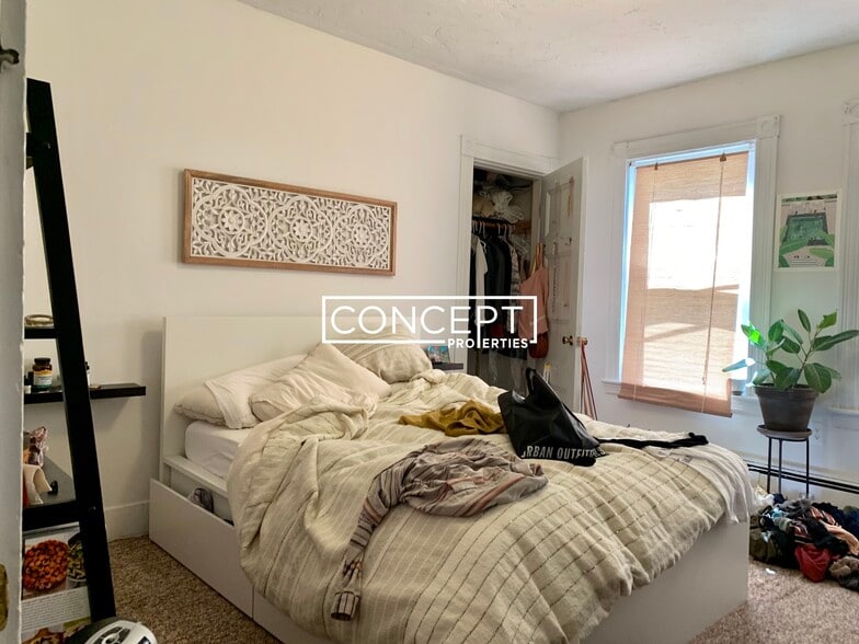 Building Photo - 64 Murdock St