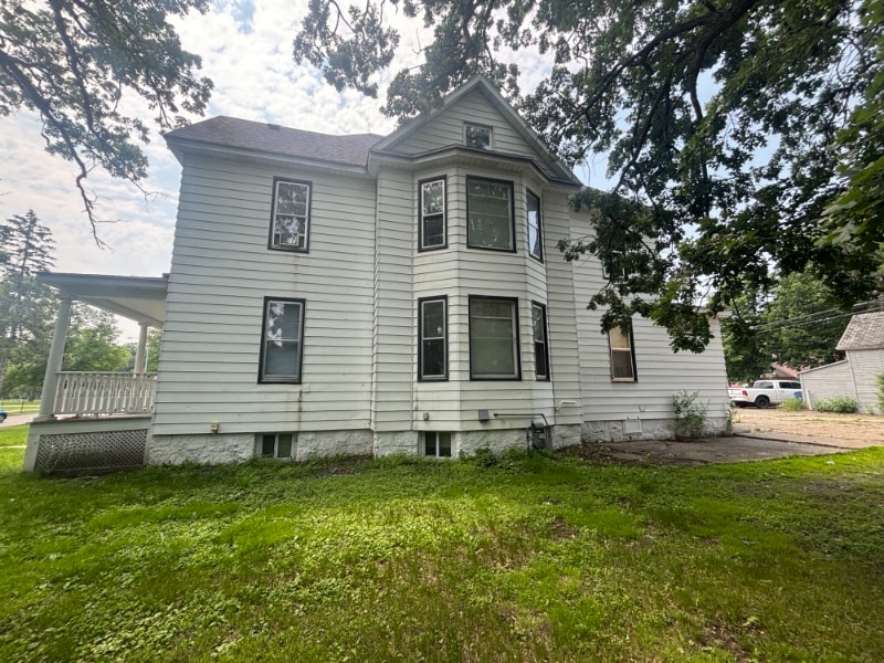 Building Photo - 611 5th Ave S