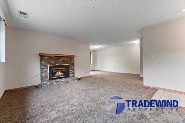 Building Photo - 560 Donegal Cir