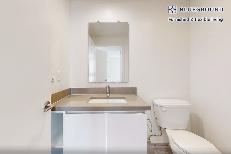 Building Photo - 1265 Barry Ave