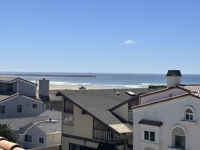 Building Photo - 3740 Ocean Dr