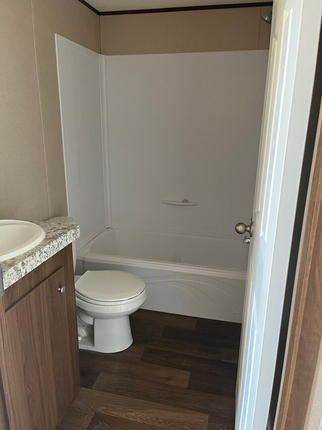 Building Photo - 211 Brookstone Vista Ln