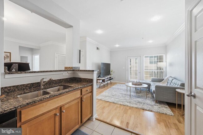 Building Photo - 4852 Eisenhower Ave