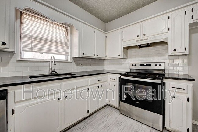 Building Photo - 605 W Clarke St