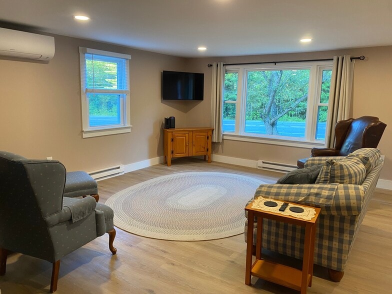 Building Photo - 89 Sebago Rd