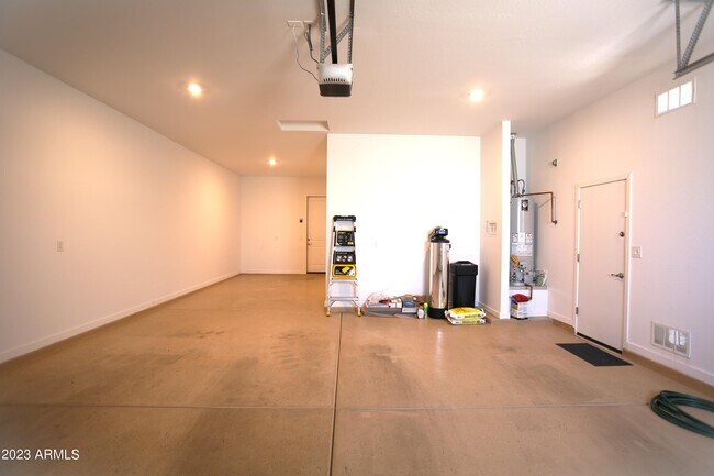 Building Photo - 1201 E Cherrywood Pl