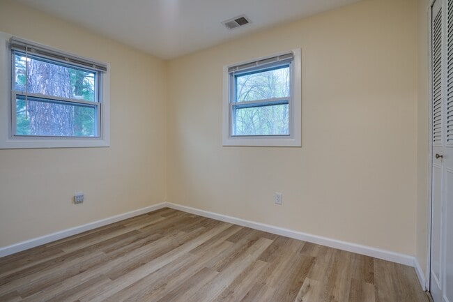 Building Photo - 14220 Fallbrook Ln