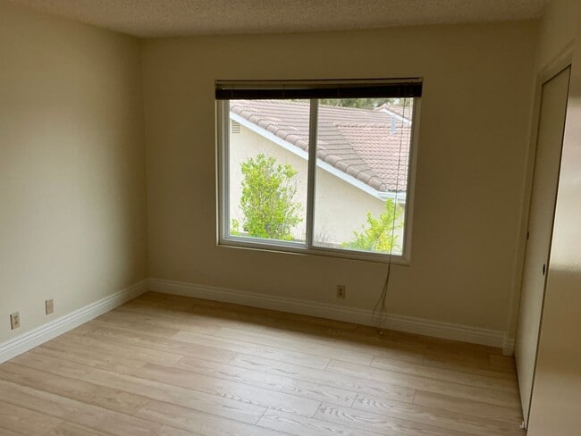 Building Photo - Charming 4 Bedroom 2 Bath 2 Story Home in the City of Fullerton