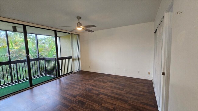 Building Photo - 2810 SW 87th Ave