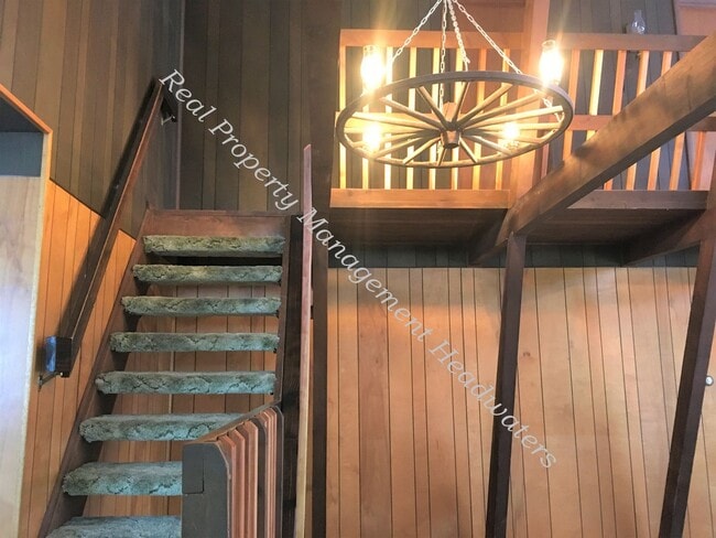 Building Photo - 4 Bedroom 2 Bath Farm House for Rent
