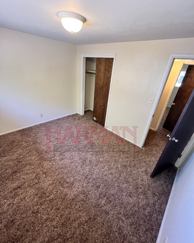 Building Photo - 1542 S 400 E