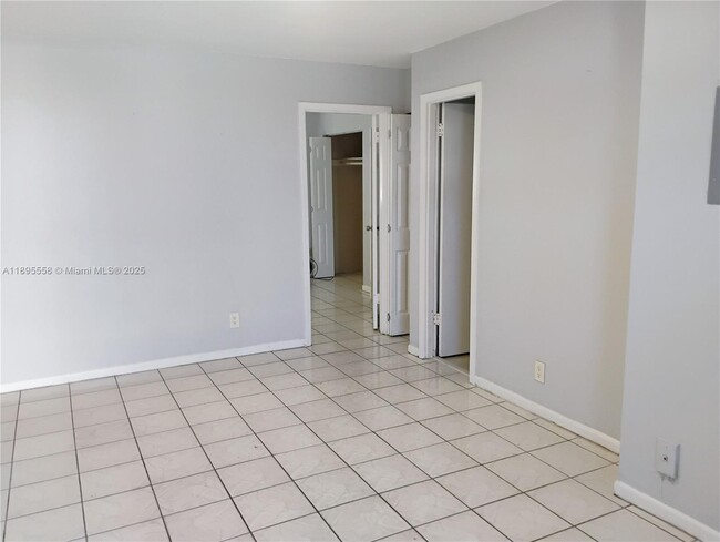 Building Photo - 2040 Funston St