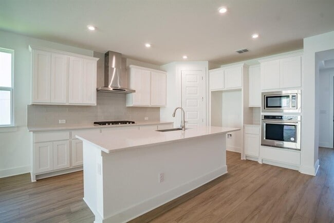 Building Photo - 4612 Modena Bay Bend