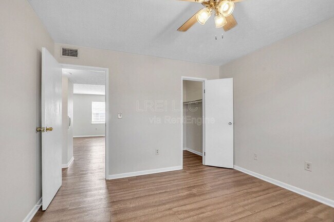 Building Photo - 3325 Breckenridge Ln