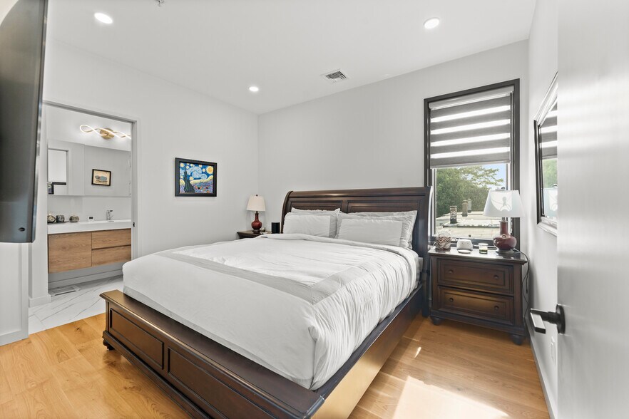 Building Photo - 191 Condor St