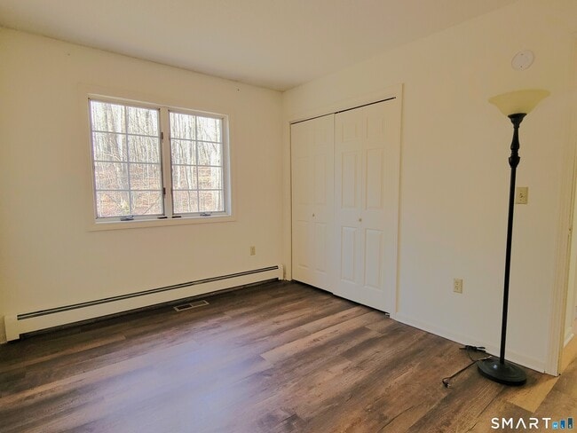 Building Photo - 799 Middle Turnpike