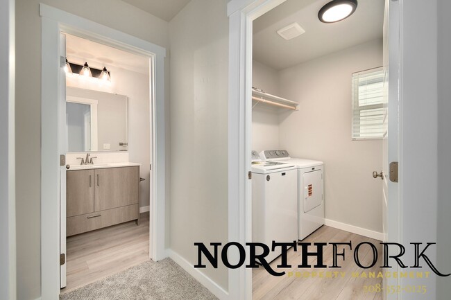 Building Photo - Modern Comfort Meets Meridian Living