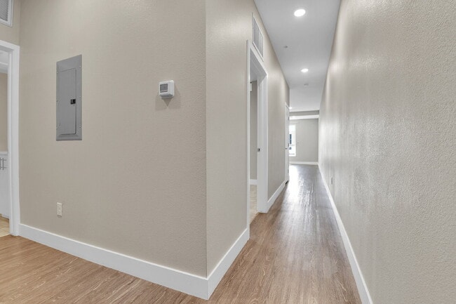 Building Photo - $1,895 - 1 Bed, 1 Bath Condo with In Unit ...