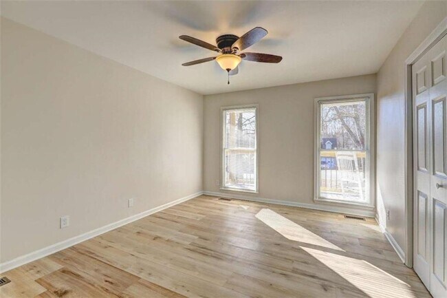 Building Photo - 95 Pine Grove Cir