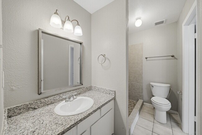 Building Photo - Updated Two-Story Duplex in Pearland with Yard Care Included