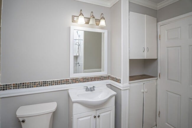 Building Photo - 3 Bedroom Updated Home in Little Rock