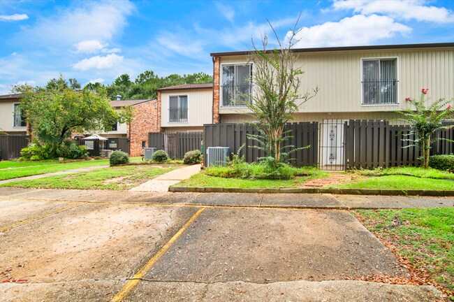 Building Photo - Freshly Renovated Townhome near Perdido Ba...