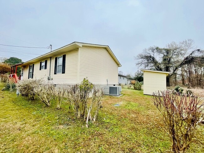 Building Photo - Move In Special : 1st Month Rent Only $644.50 !