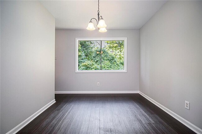 Building Photo - 2430 Coosawattee Dr NE