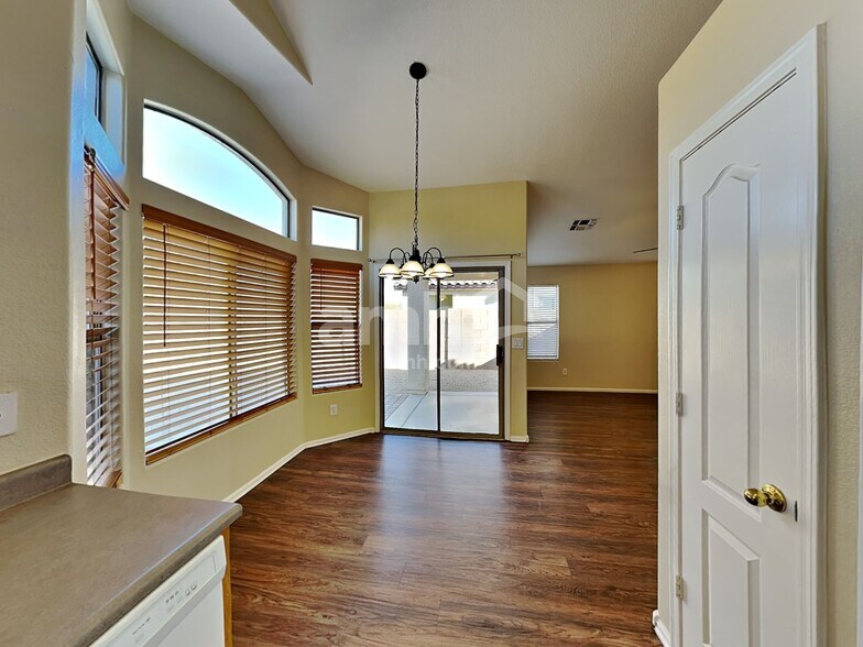 Building Photo - 11454 E Persimmon Ave